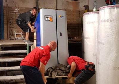 Stěhování Staněk reference tři muži stěhují těžký přístroj