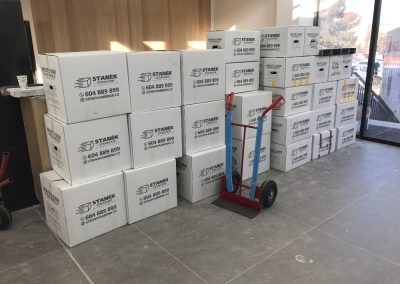 Stěhování Staněk reference stěhovací vozík s papírovými bednami ke stěhování